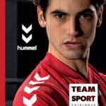 Afbeelding man op voorpagina Hummel teamkleding catalogues
